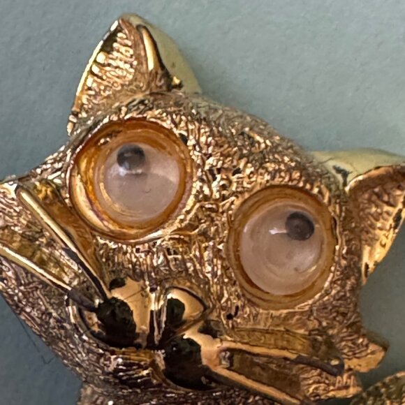 Vintage Gold-Tone Cat Brooch With Textured Finish & Moveable Eyes - Picture 3 of 5